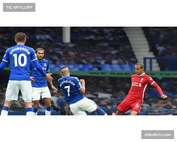 冲突与红牌:回顾埃弗顿与西汉姆联比赛末段的混乱十分钟 冲突与红牌:回顾埃弗顿与西汉姆联比赛末段的混乱十分钟